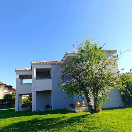 Ampeli Garden Apartment