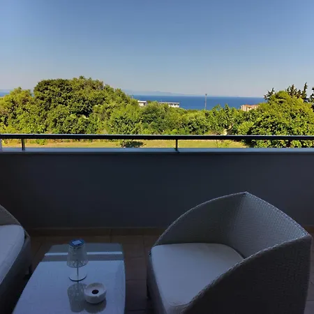 Ampeli Garden Apartment *