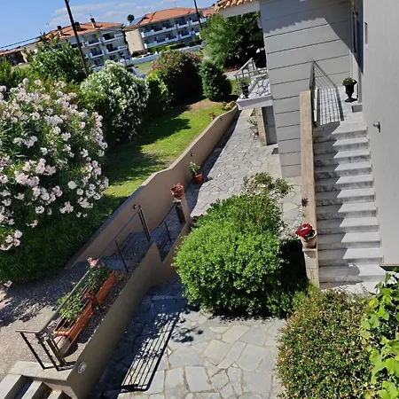 Ampeli Garden Apartment *